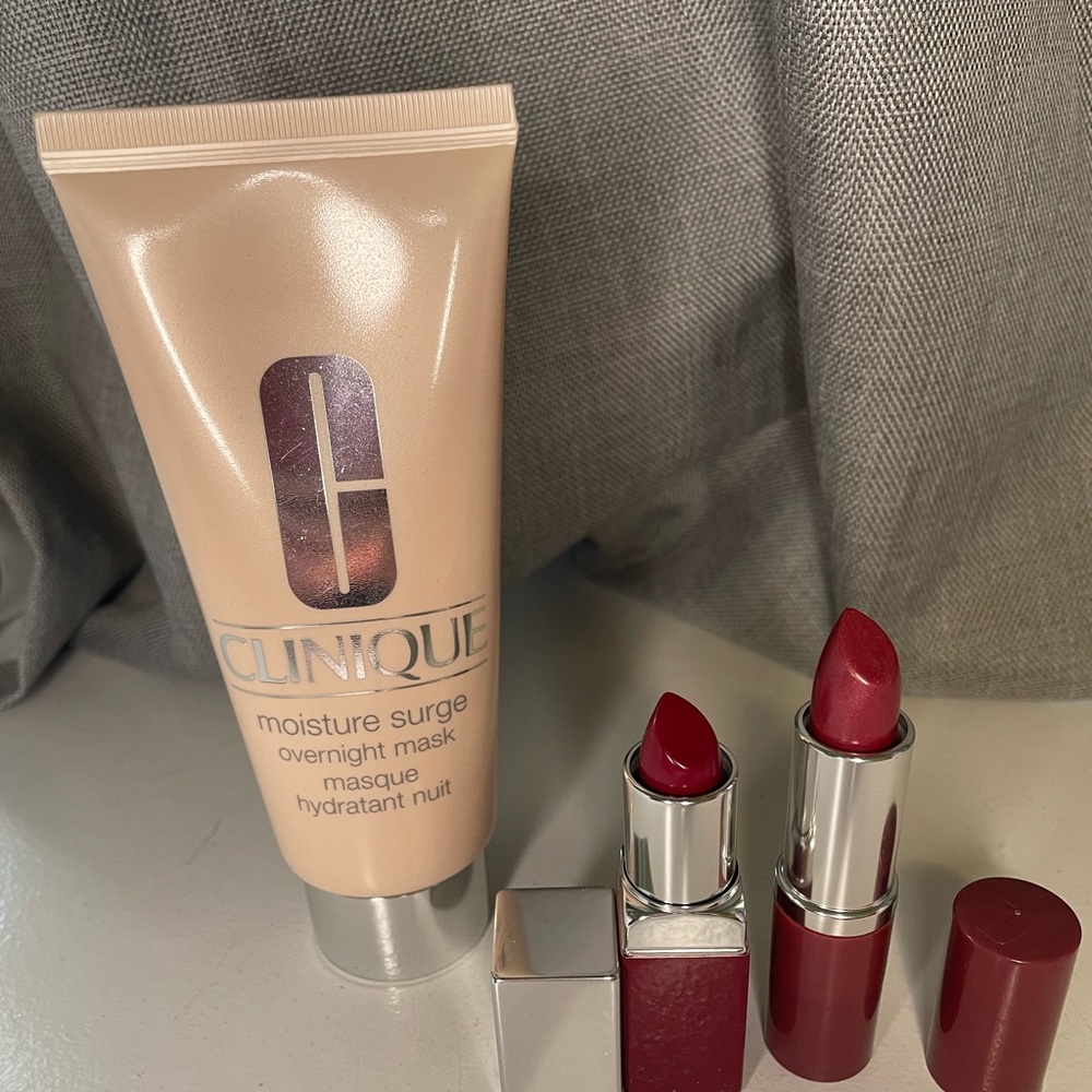 Clinique moisture surge mask 100 ml and 2 full size lipsticks brand new